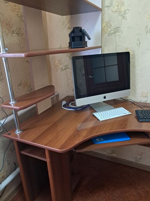 Продам стол компьютерный и стул