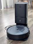 Прахосмукачка робот iRobot Roomba i3 със станция clean base