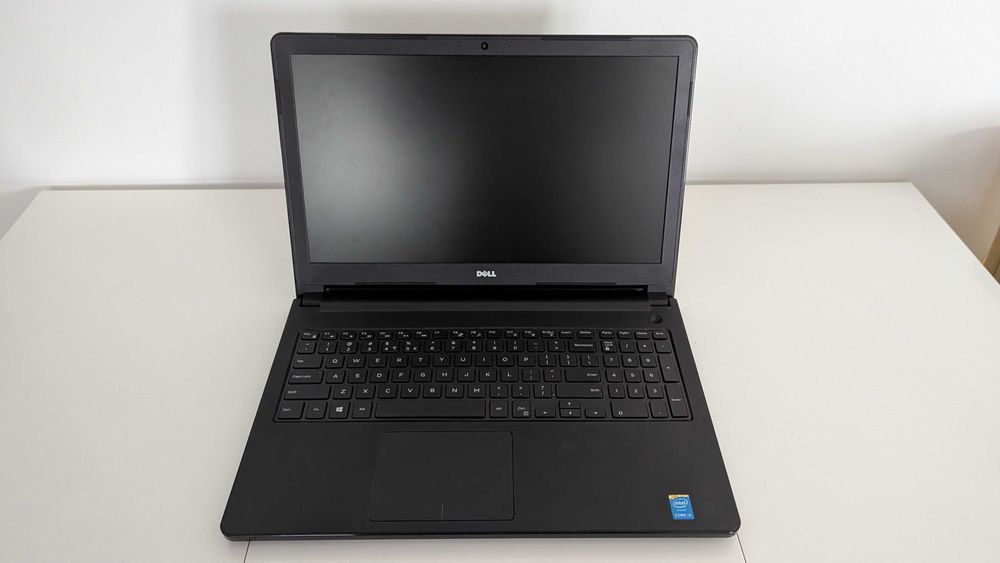 Dell Inspiron 5558 – i3, 4GB RAM – merge doar la priză, se mișcă greu