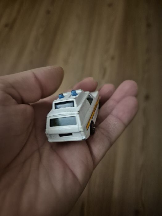 Corgi juniors range rover police