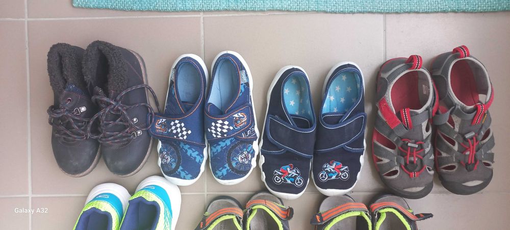 Детски сандали и пантофи