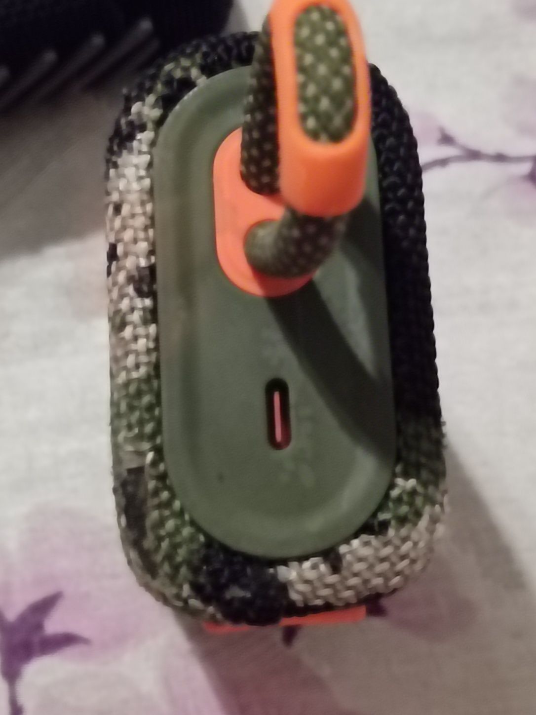 Vând boxă JBL GO 3 stare cea verde noua cea neagra aproape noua