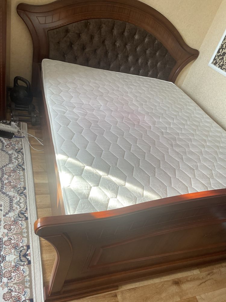 Кровать двуспальная, производсто Россия, с матрасом