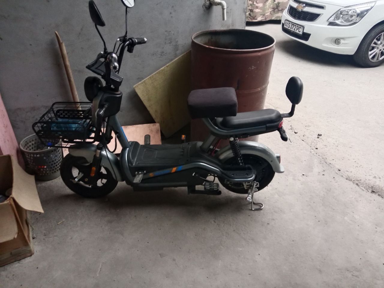 Skuter sotladi elektro