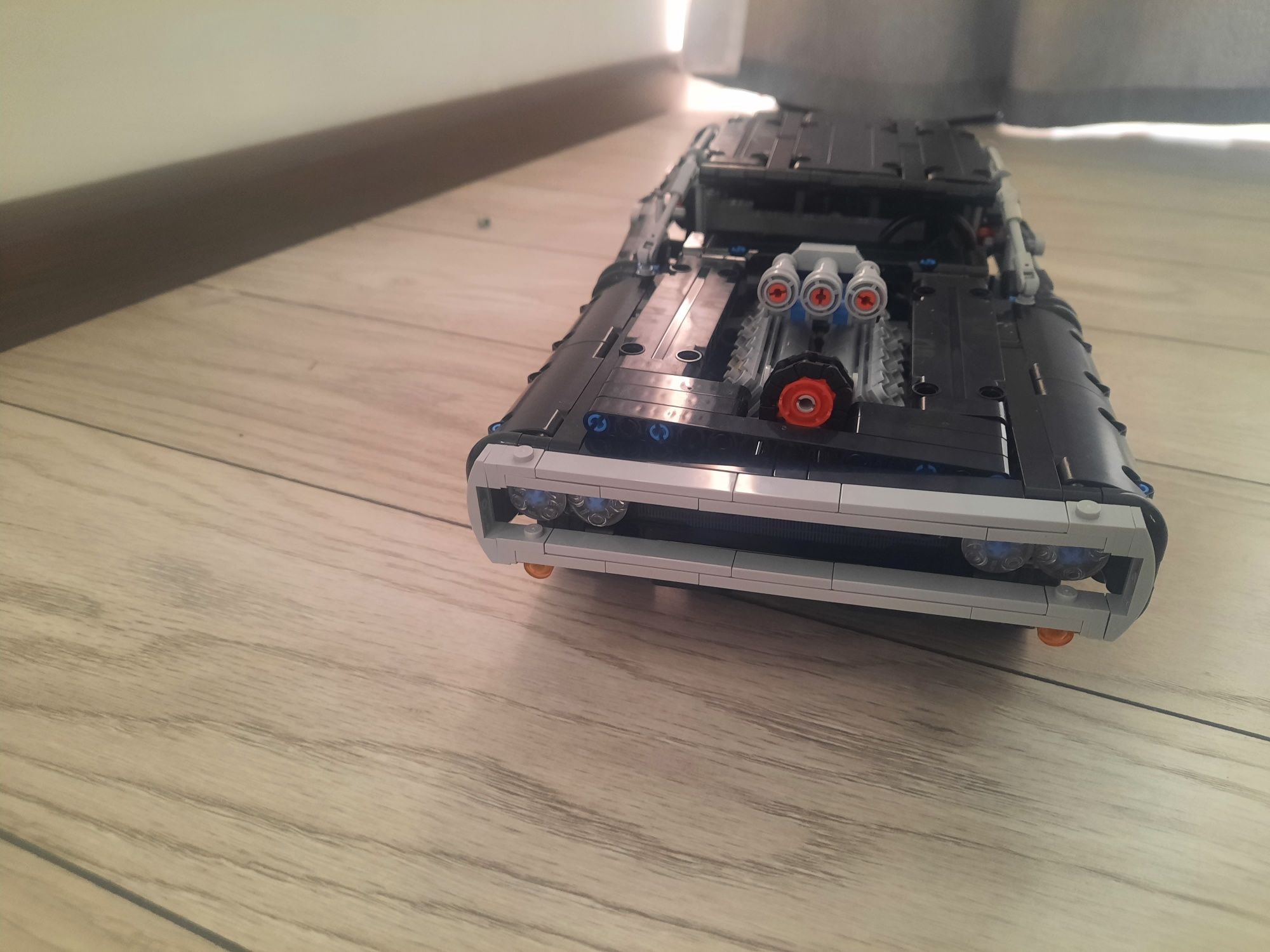 Vând lego dodge challenger