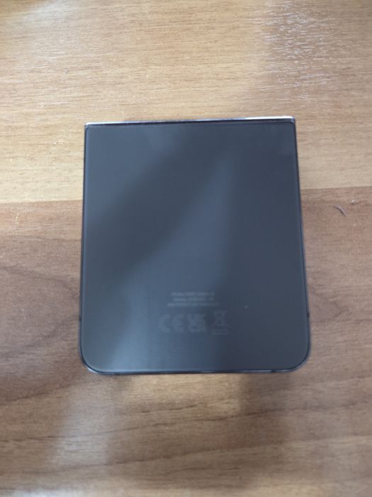 Z flip 4 cu display defect