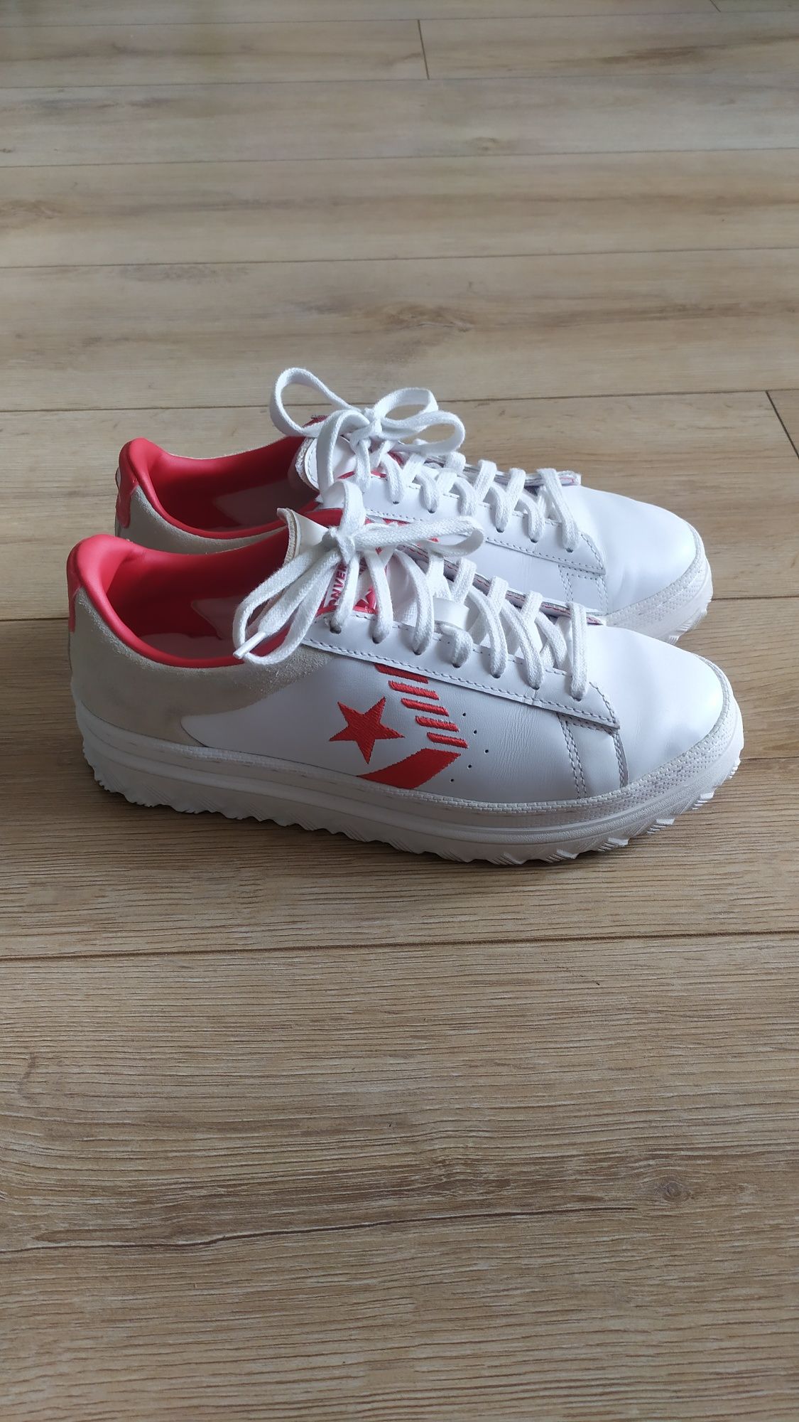 Кожени сникърси на Converse