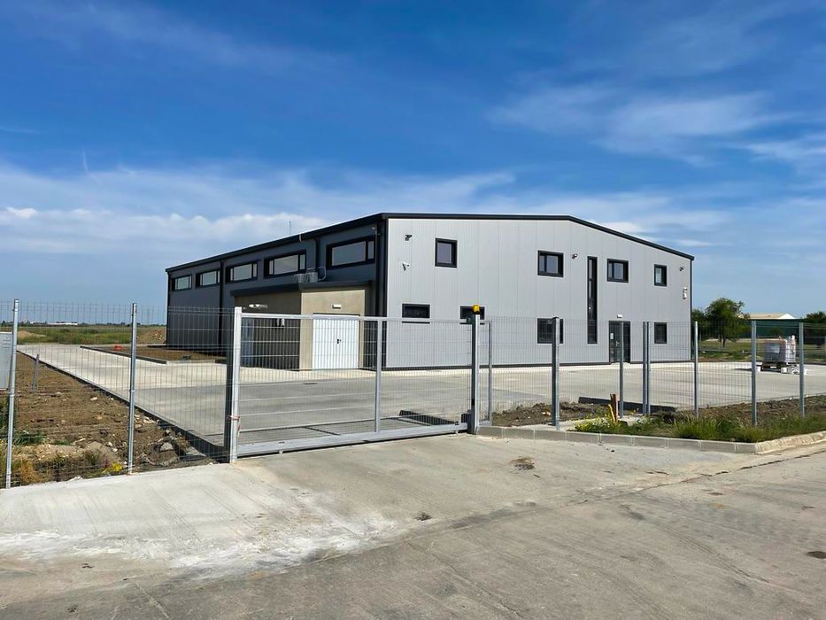 Avem pe stoc hală metalică deschidere 11m, lungime 30 m , înălțime 4m.