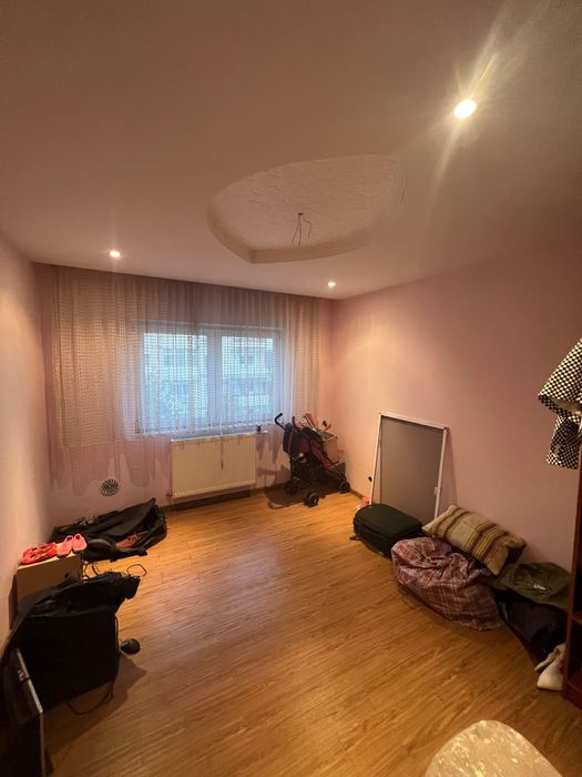 Vând apartament în Rovinari