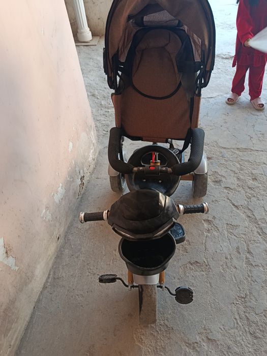 3 oyoqli velosiped ushlab surib yurgichli qulay soyabonli muzikalari b