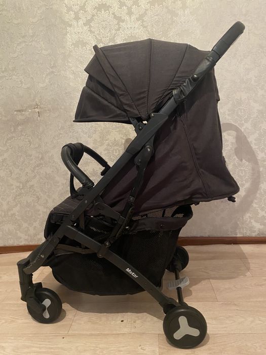 Продам Детская Коляска. Складывается . Оригинал