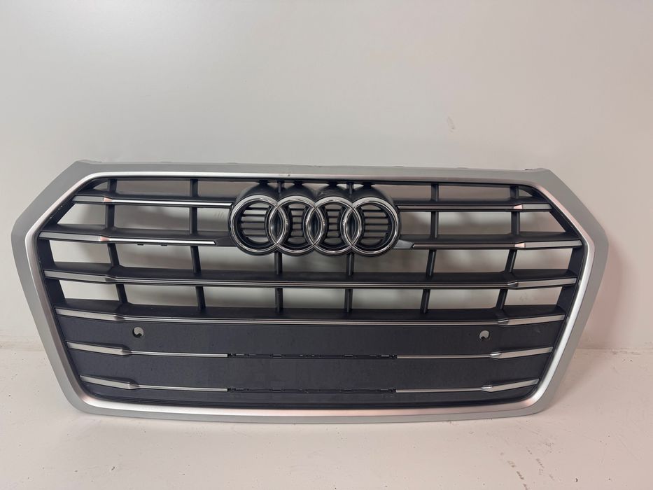 Audi Q5 централна решетка
