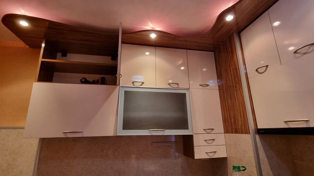 Кухня за вграждане на  ъгъл с комин 1.73м х 1.36м