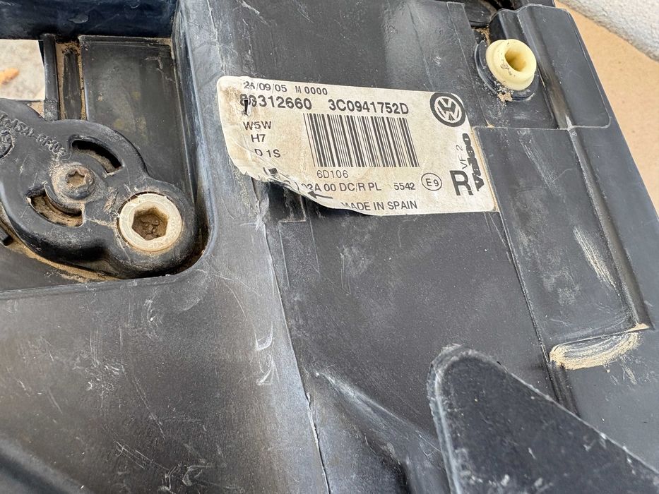Far dreapta xenon Vw Passat B6 dupa 2005 cod 3C0941752D