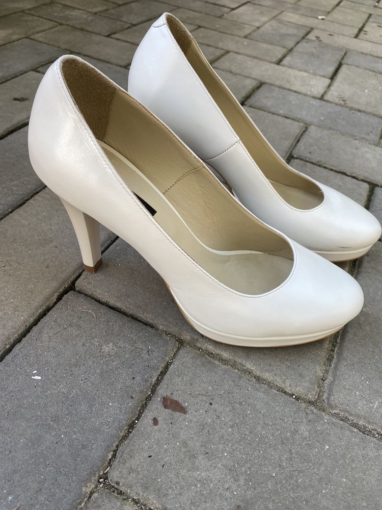 Pantofi albi marime 39