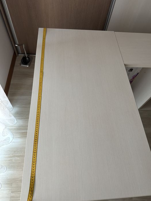 Birou colțar modern cu spațiu de depozitare – 161 cm
