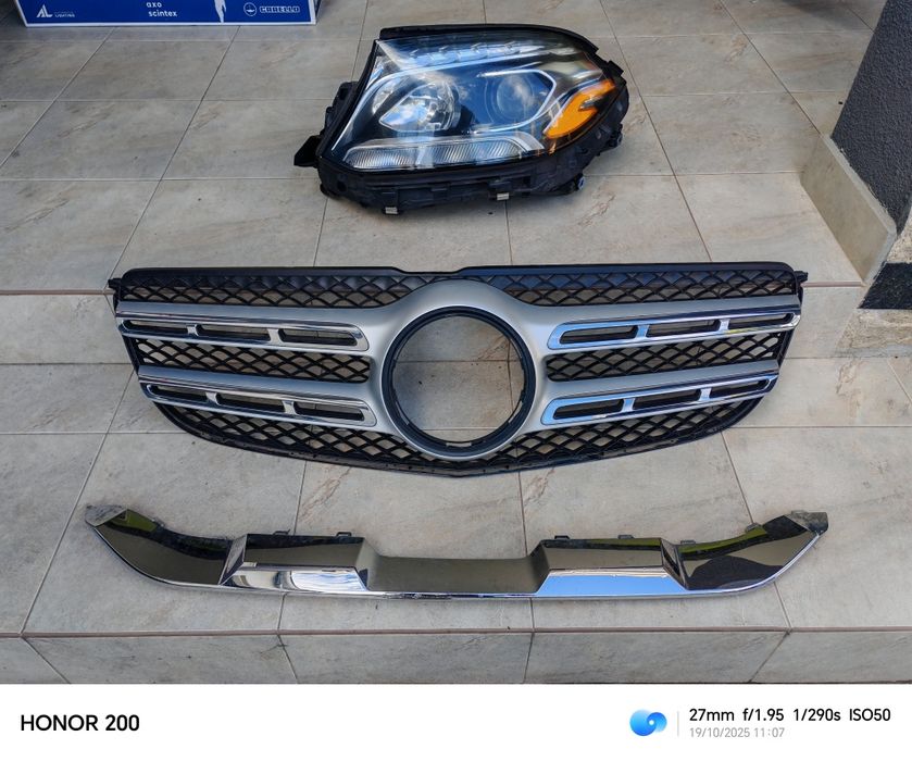 MERCEDES GLS 2018 година, фар, решетка, предна броня.