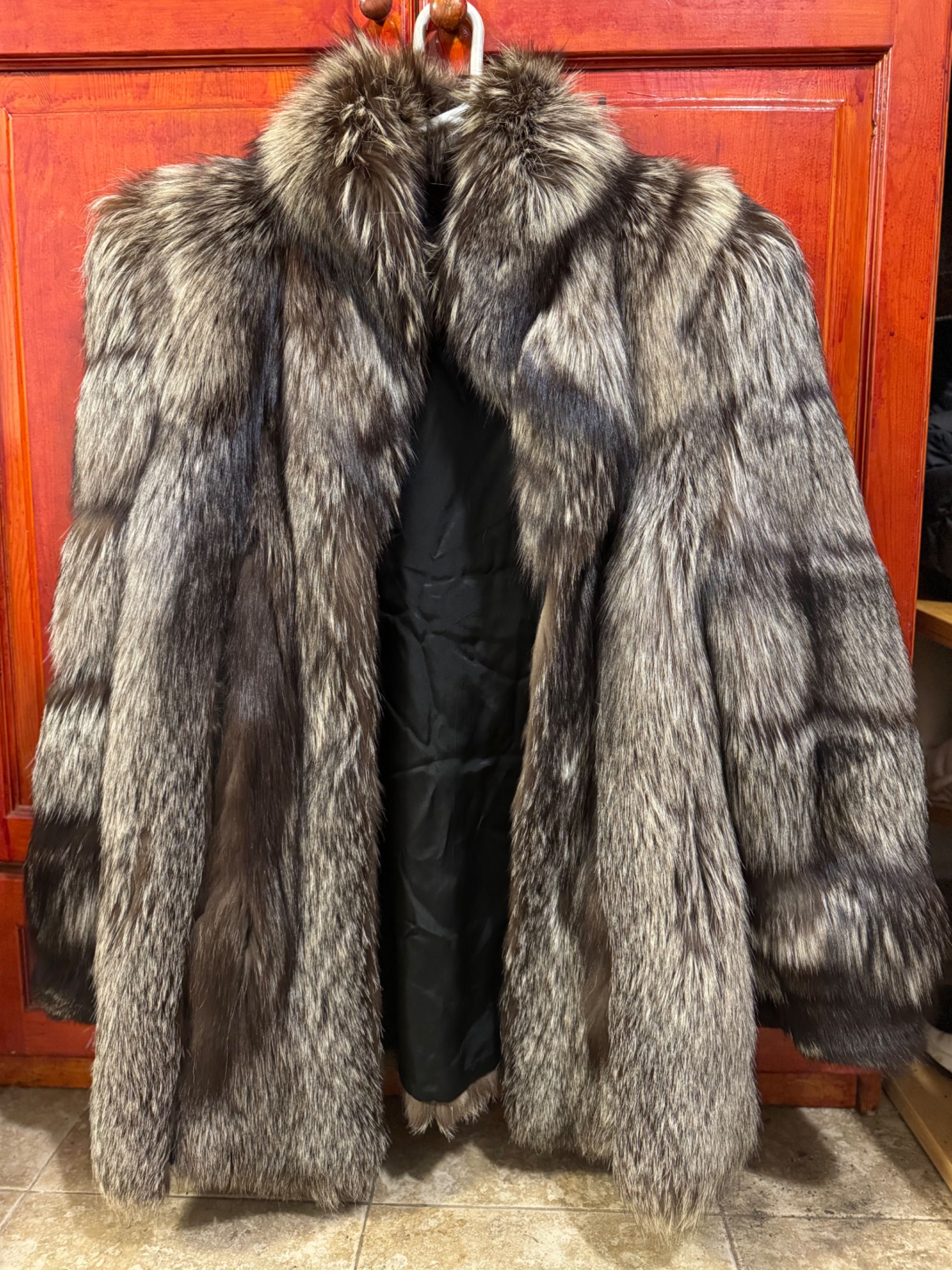 Кожено палто от естествен косъм сребърна лисица