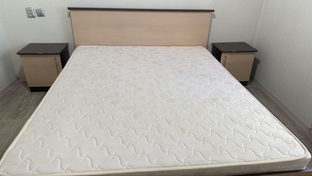 Продам двуспальную кровать