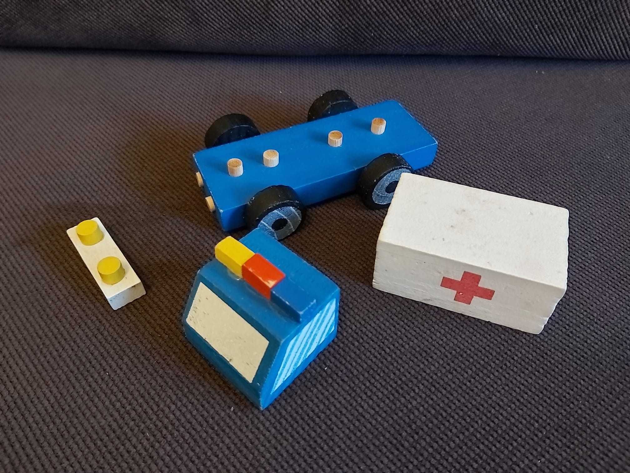 Jucarii lemn (cub activitati, puzzle 3D, masinuta)