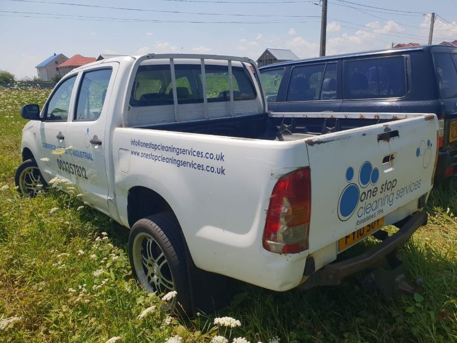 dezmembrez Toyota Hilux 2010 motor 2.5d 2kd-ftv 106kw 144cp jante r20 planetara cardan fuzeta punte spate stanga dreapta fata aripa etrier bara fata capota dezmembrari
