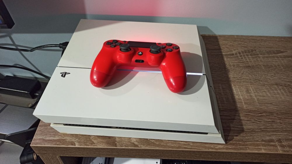 PlayStation 4 с един джойстик