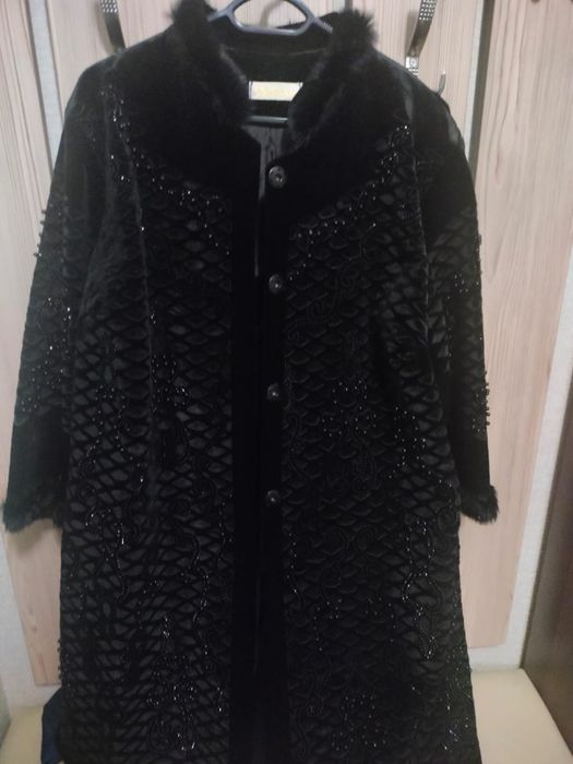 Продам красивую легкую дубленку