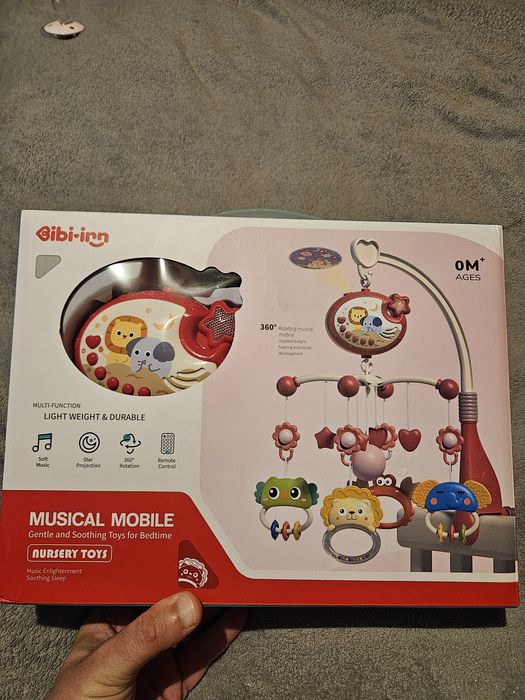 Carusel muzical bebe roz 108 sunete cu telecomanda si proiector