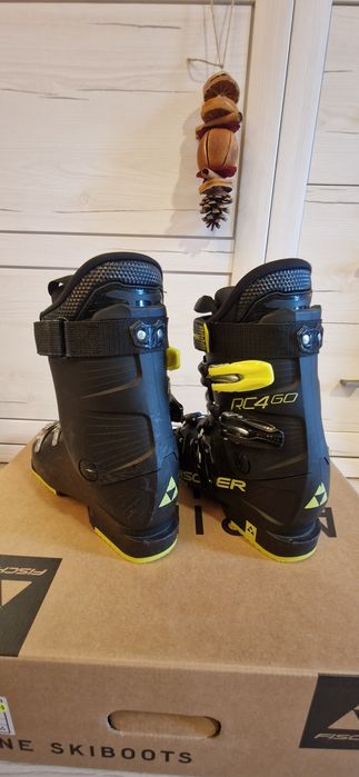 CLapari Fischer RC4 60 JR
Marimea 34 (21.5)