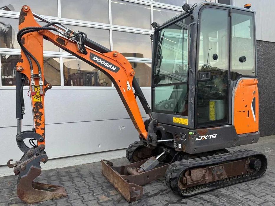 Мини-экскаватор Doosan DX19