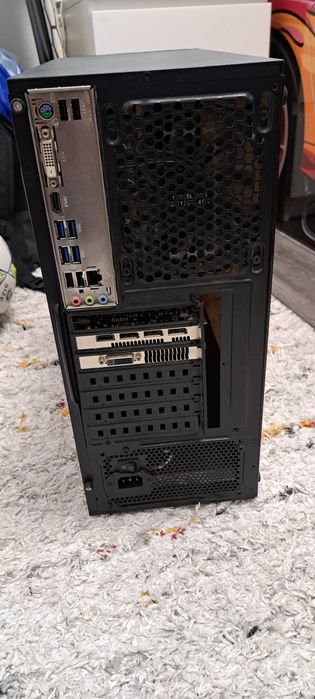 Procesor AMD Ryzen 5 3400G 3.7GHz
Memorie RAM 8GB (2x4 placute) DDR4 3