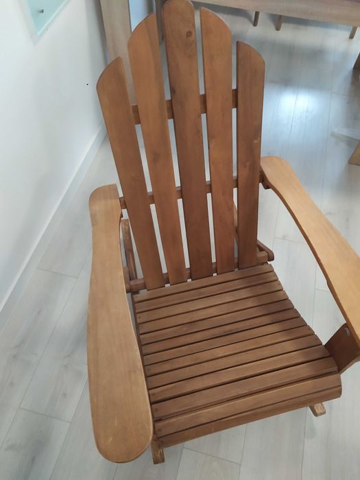 Продавам люлеещ се стол от акация - марка VonHaus