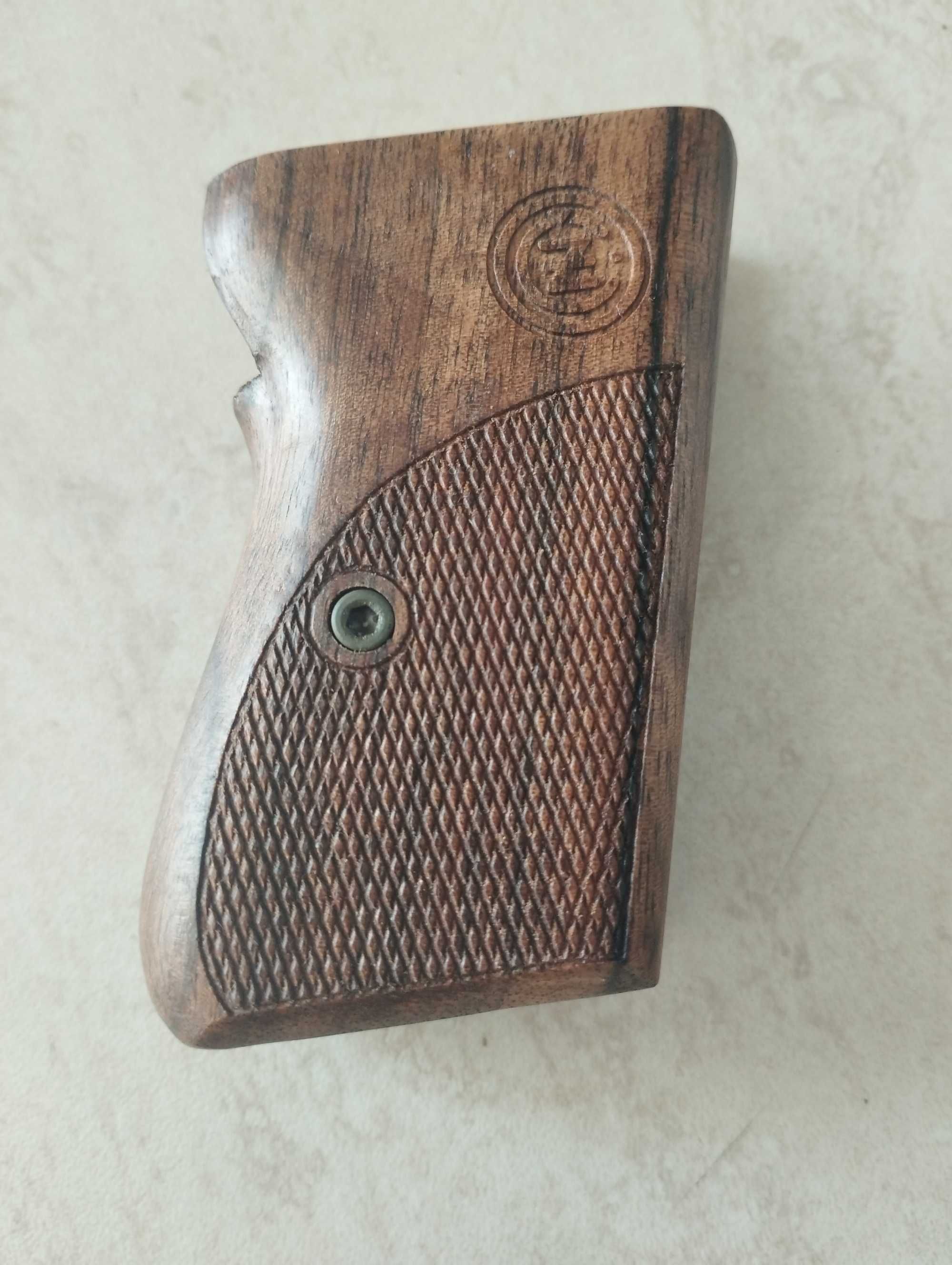 Орехови чирени за пистолет CZ / VZOR 50 / 70