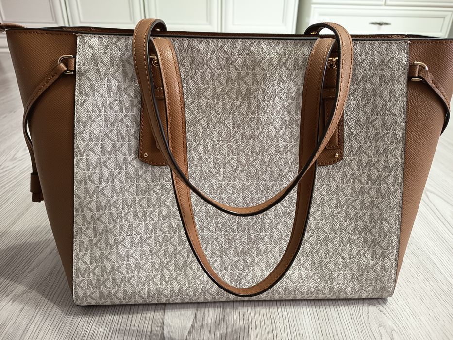 Vând geanta Michel kors