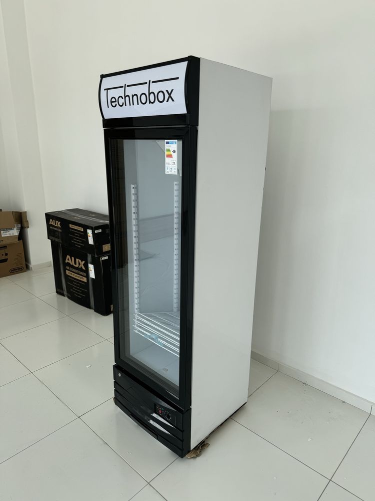 Витринный холодильник Technobox Объем (л): 278