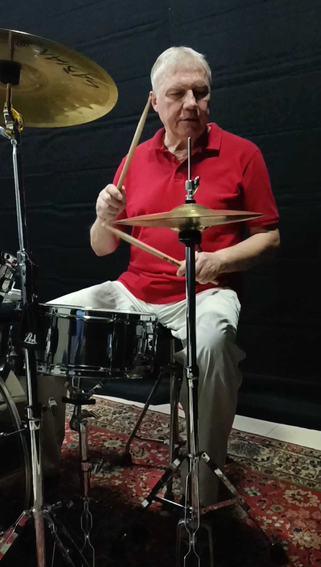 Барабаны гитара музыкальные уроки в AYS DRUMS STUDIOS