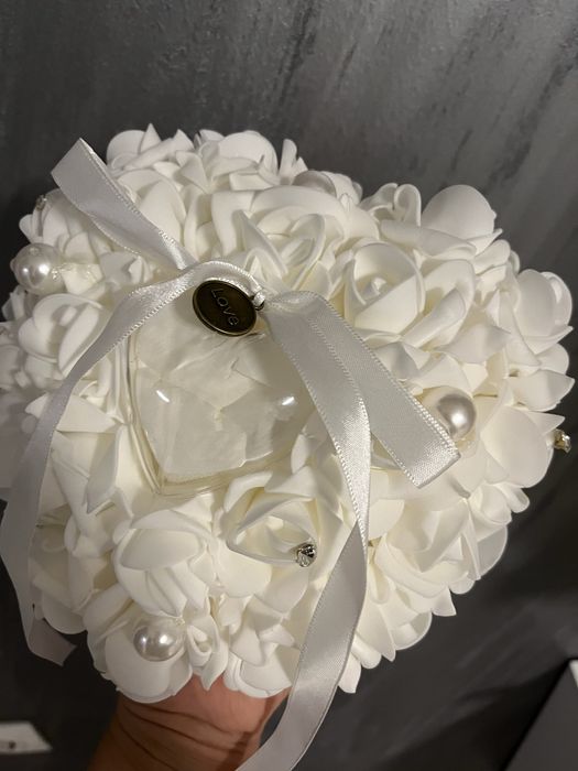 Възглавничка за брачни халки