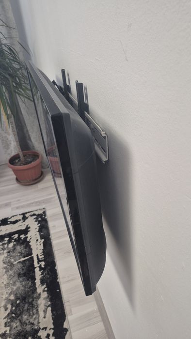 Vând TV 80 cm telefunken+suport perete.