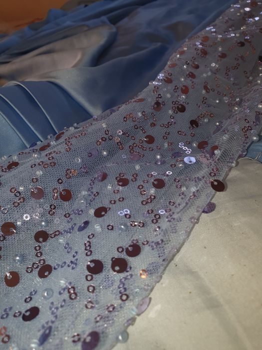 Rochie lungă de ocazie, într-o nuanță superbă de albastru intens