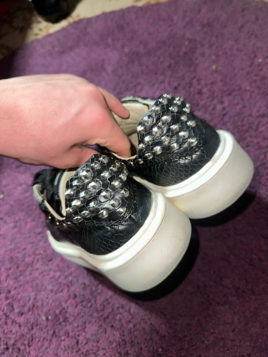 Adidasi Sarbu Atelier