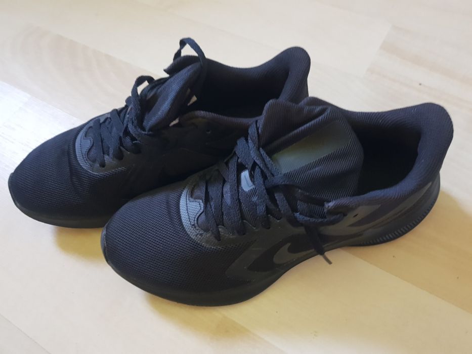 Adidasi Nike si New Balance