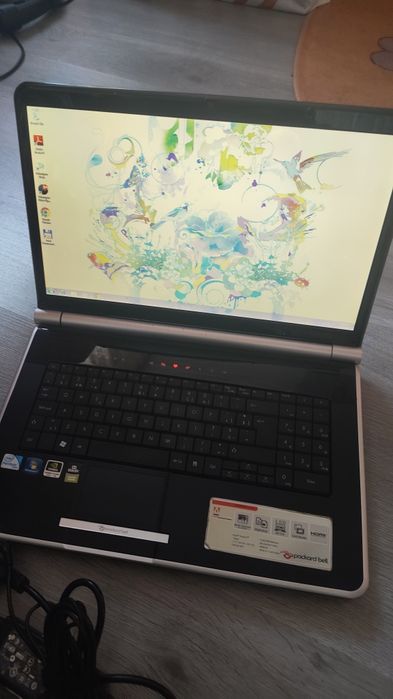 Laptop Packard Bell LJ65 de 17,3", Intel P8400, 8gb, 500gb.