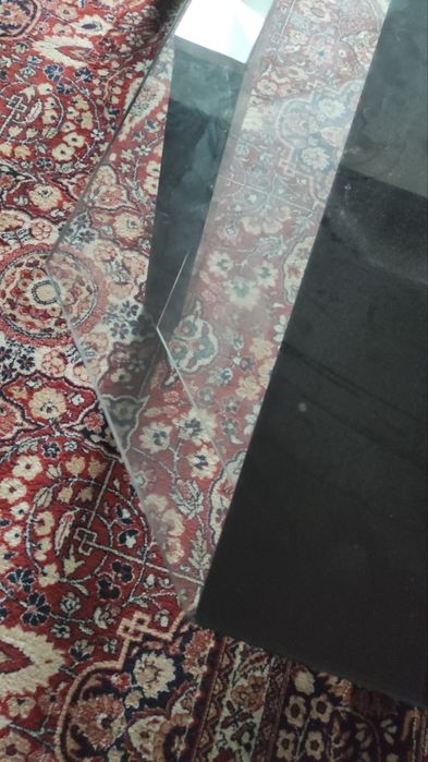 Продавам стъклена маса и стъклена стока за телевизор