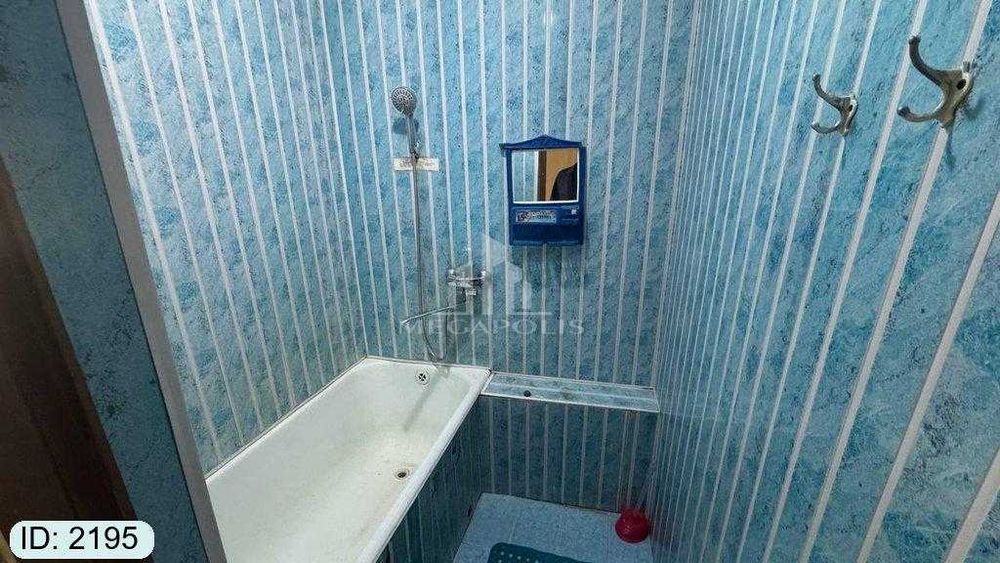 6 mikrda 2 xonali tayyor kvartira + 6 metr balkoni bn sotiladi №2195