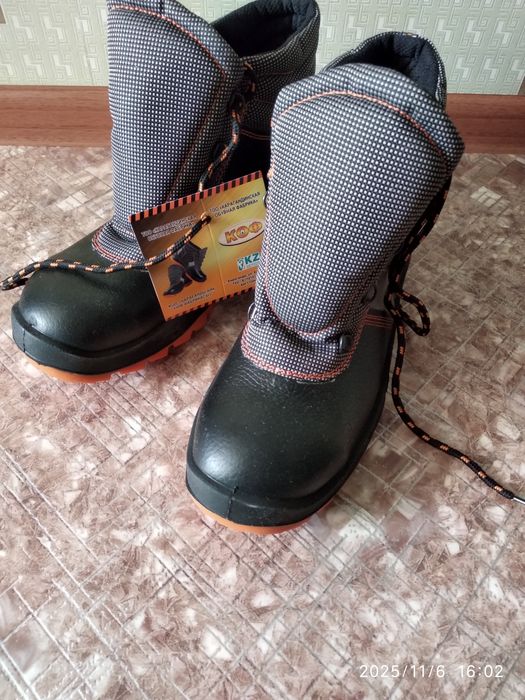 Ботинки рабочие р. 42 и 43.