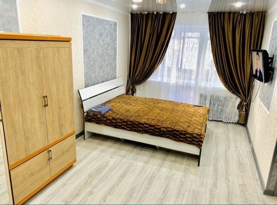 Часы 2000 теңге. 1-но комнатная по Абая. WI-FI