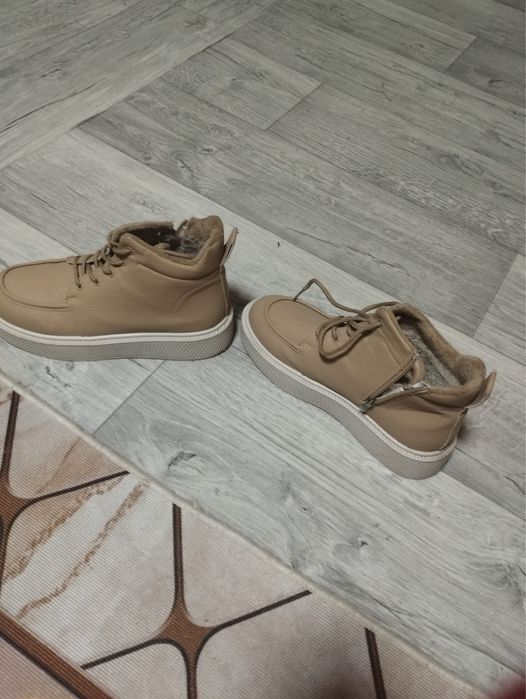 Продам ботинки зимние