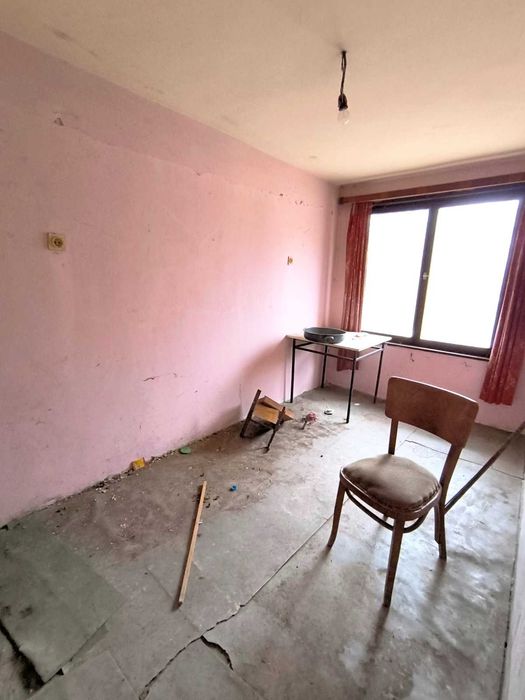 Продавам масивна къща в гр. Перник кв. Нов Драгановец