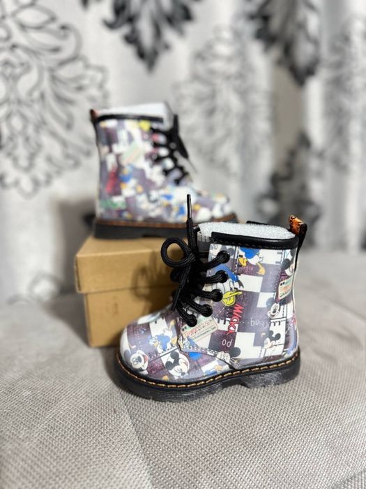 Ghetute fete cu eticheta