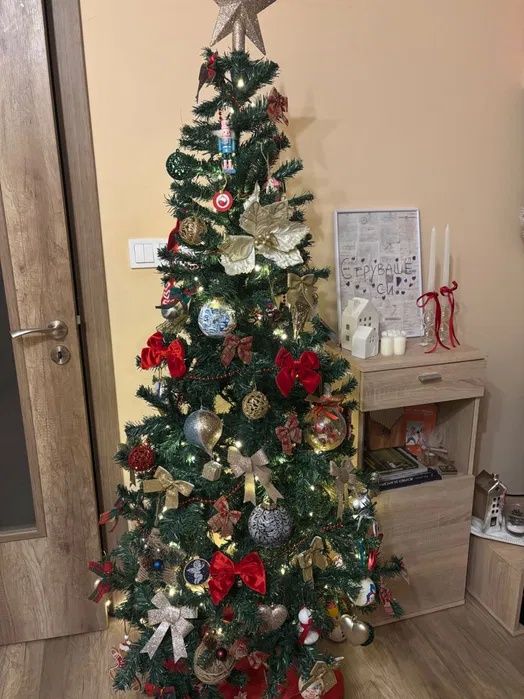 Коледна елха, изкуствена